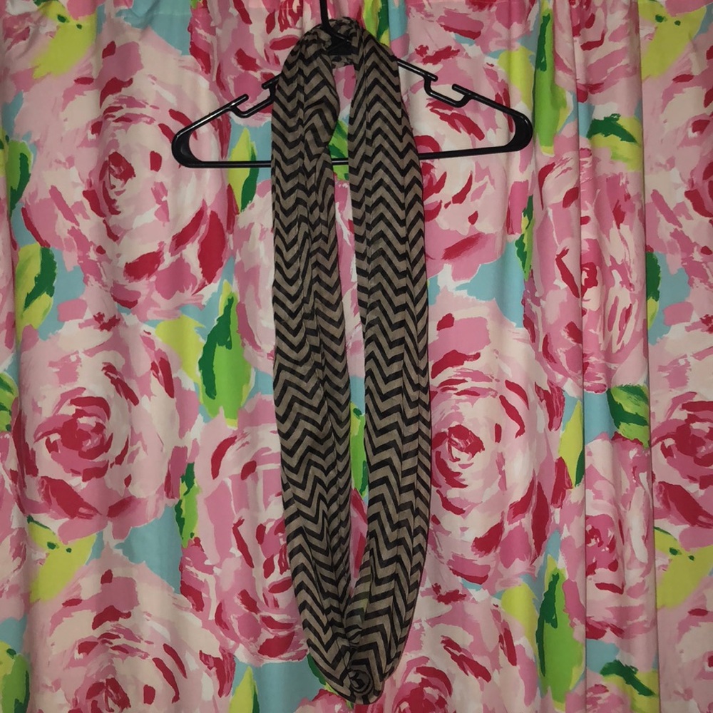 Brown/Cream & Black Chevron Scarf.